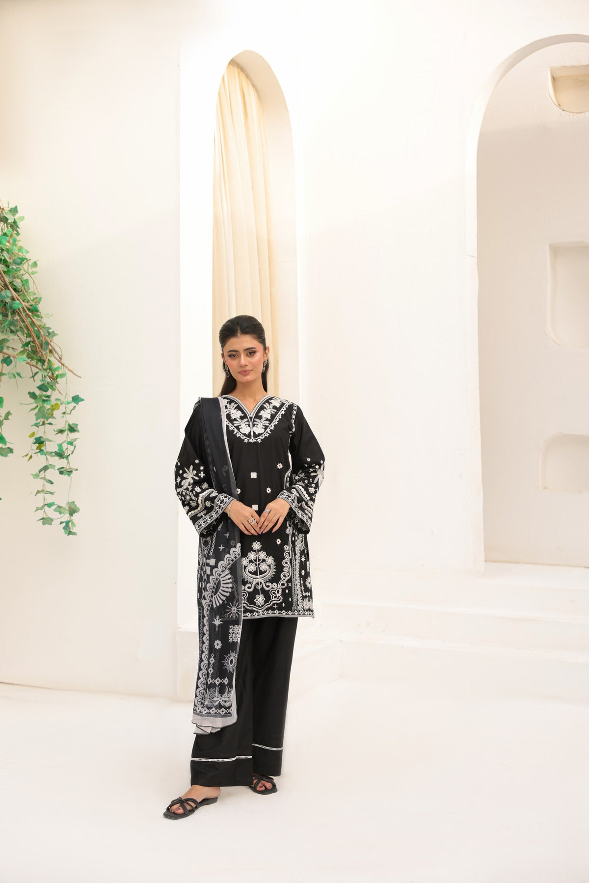 ONYX GARDEN embroidered co-ord set