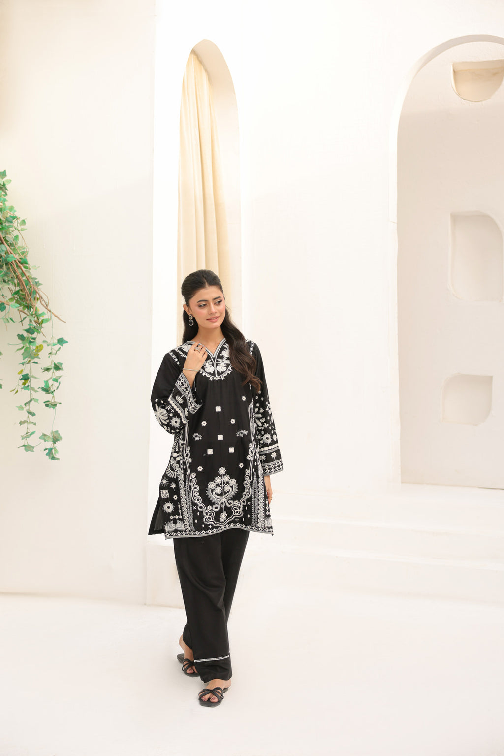 ONYX GARDEN embroidered co-ord set