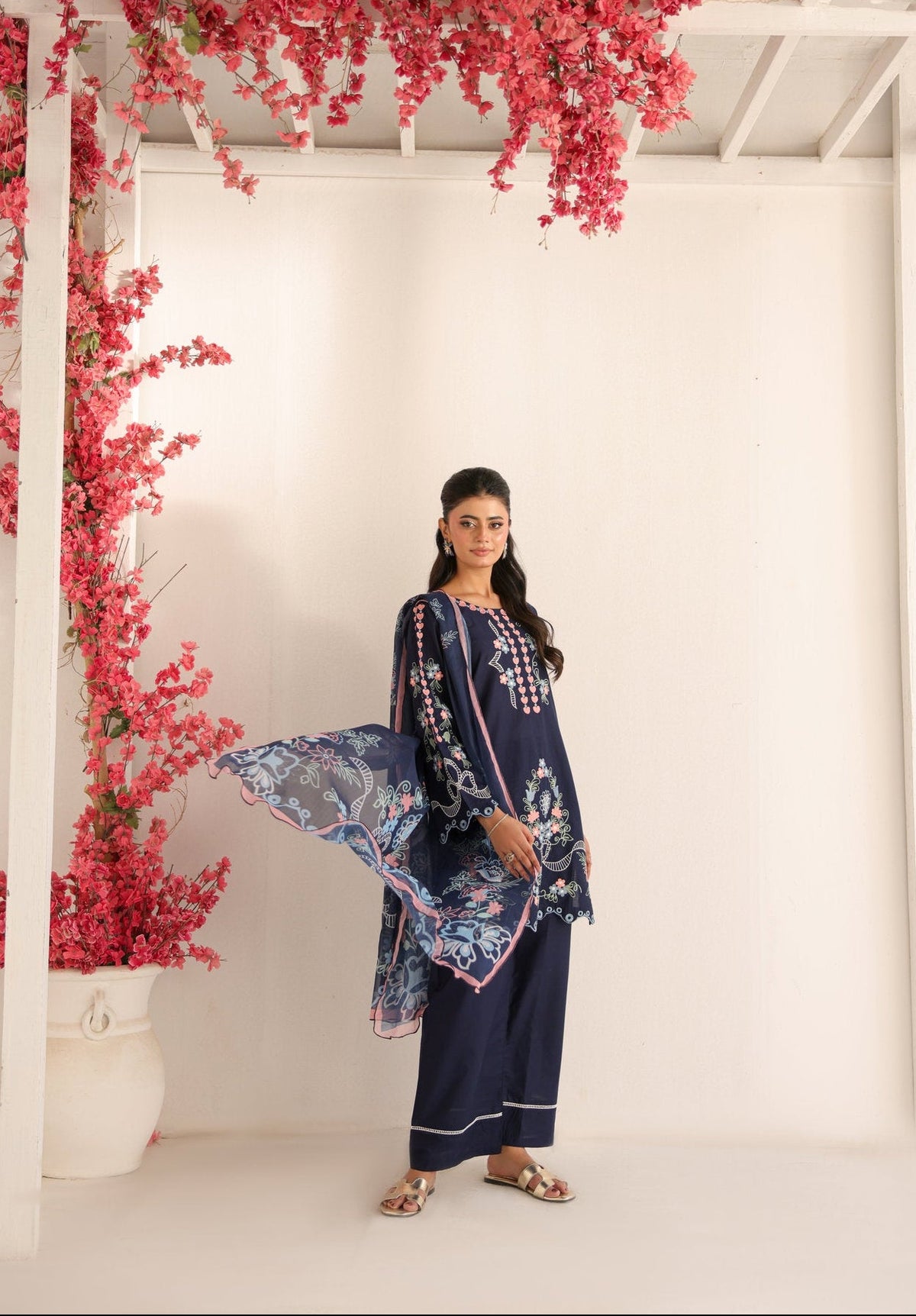 SAPPHIRE GARDEN embroidered co-ord set